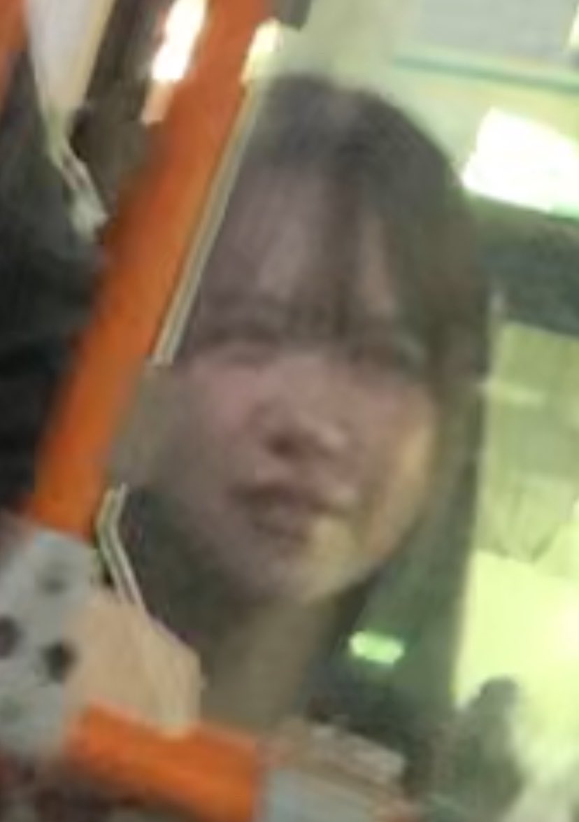 q8nddd's tweet photo. 今日、ワイが渋谷駅行きのバス乗った直後、

後ろでずっと

👩‍🦰「ブス」
👩‍🦰「ブ‼️ス‼️ブ‼️ス‼️（笑）」
👩‍🦰「ブスブスブス…」
👱‍♂️「ほんとにブス（笑）」

ってワイに言ってた
シャクレ顎鼻デカカップルの女と似てる‼️♫ https://t.co/bwPvuFgRnD