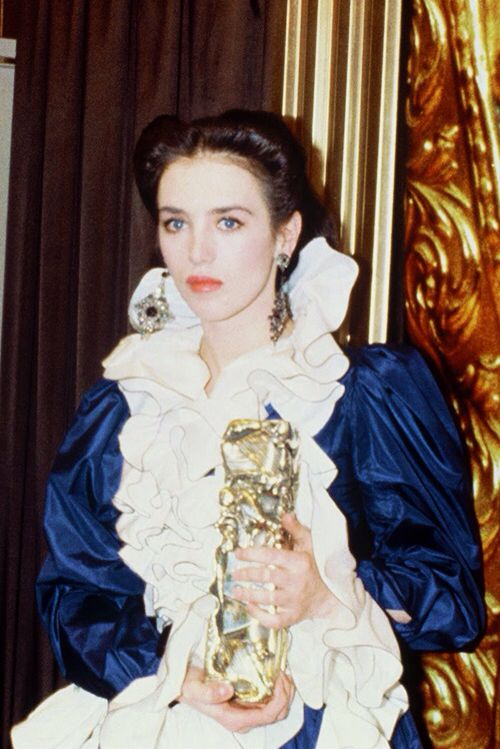 fallcharm's tweet photo. isabelle adjani at the cesar awards, 1982 https://t.co/pr1pE3YUqb