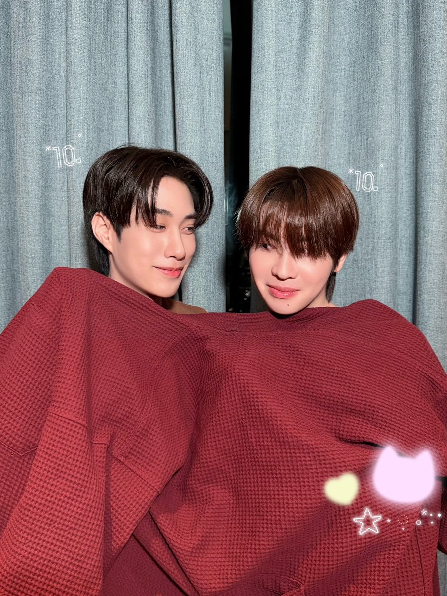 YTBSERIESTH's tweet photo. 🔔 มีการแจ้งเตือนใหม่จากช่องที่คุณติดตาม:

🎥 You(r)tuber Series เมื่อผมอยากเป็นยูทูบเบอร์แข่งกับแฟนเก่า

กริ๊ง กริ๊ง ~ 🔔 เสียงแจ้งเตือนสุดท้ายของ Q10 มาแล้วครับ! ✨

วันนี้พวกเราลุยงานกันตั้งแต่เช้าจนมืดเลยครับ แต่เอ๊ะ... ผมแอบรู้สึกได้ถึงมวลอะไรแปลก ๆ (ที่ดูอมชมพู) เกิดขึ้นระหว่าง ‘อินทัช’ กับ ‘ชอบคุณ’ นะครับเนี่ย 🫣 

แต่ดูทรงแล้ว... งานนี้น่าจะมีคนทำคะแนนนำโด่งไปไกลแล้วแน่ ๆ ครับ เอาเป็นว่าวันนี้ผมยอมแพ้ให้ก่อนวันนึงก็แล้วกัน 🏳️ 

แต่ยังไงก็ไม่ลืมที่จะมาบอกฝันดีและส่งทุกคนเข้านอนนะครับ คืนนี้ฝันดีราตรีสวัสดิ์ครับทุกคน 😴💖

YOURTUBER Q10
#ยัวร์ทูบเบอร์Q10