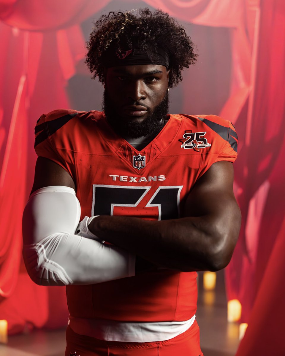 HoustonTexans's tweet photo. Time to paint the city red 🤫 https://t.co/Gvrr4iqAvk