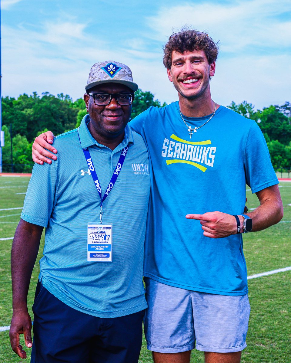 SeahawkTFXC's tweet photo. wishing a happy birthday to Coach Thomas🥇🥳

#BeTheStandard https://t.co/ezIwEjgx8C