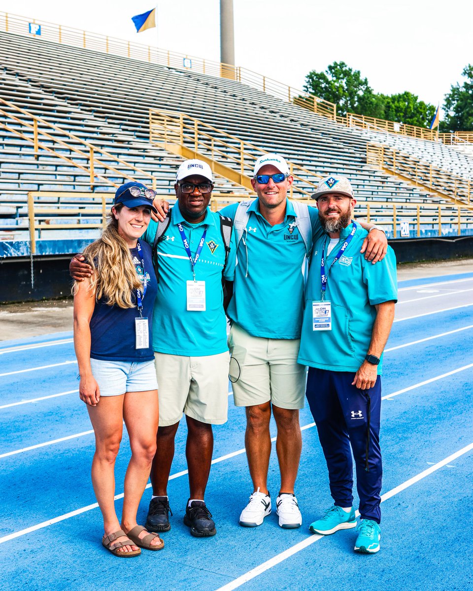 SeahawkTFXC's tweet photo. wishing a happy birthday to Coach Thomas🥇🥳

#BeTheStandard https://t.co/ezIwEjgx8C