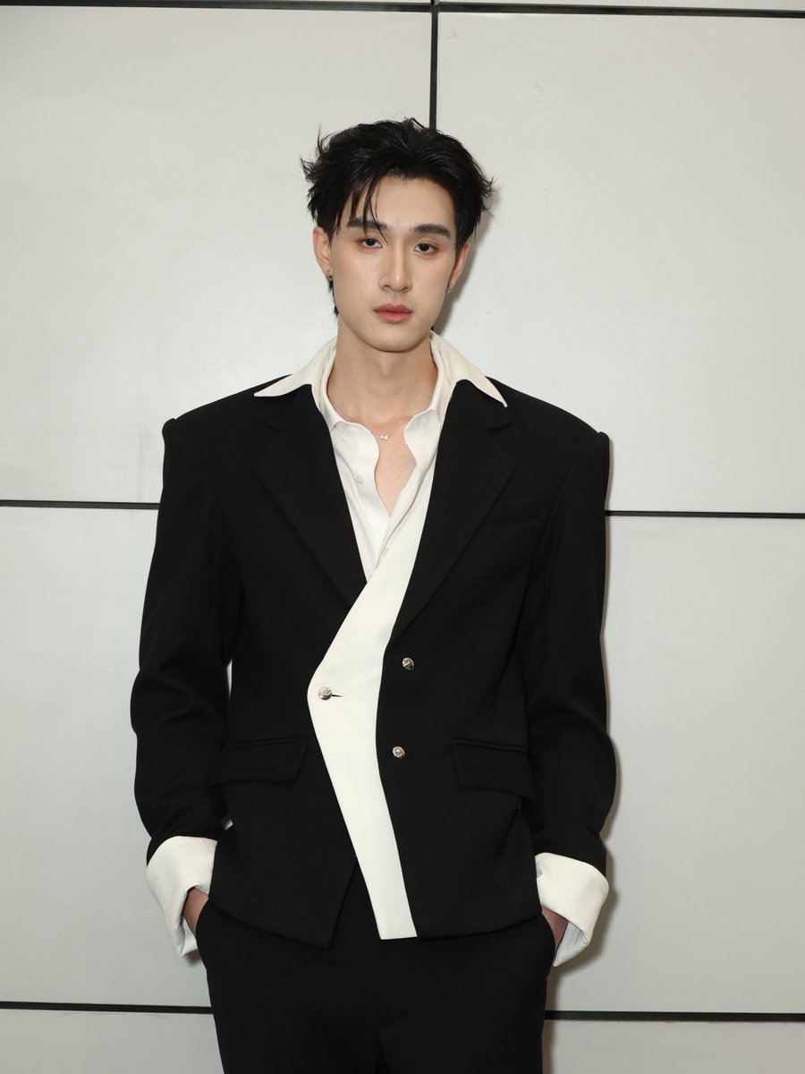rribbonblu_'s tweet photo. เพิ่งเห็นรูปดิวธีในไอจี 😭😭😭 หล่อกันมากเลยนิ 😭🤎💙 https://t.co/UJFi1zABBX