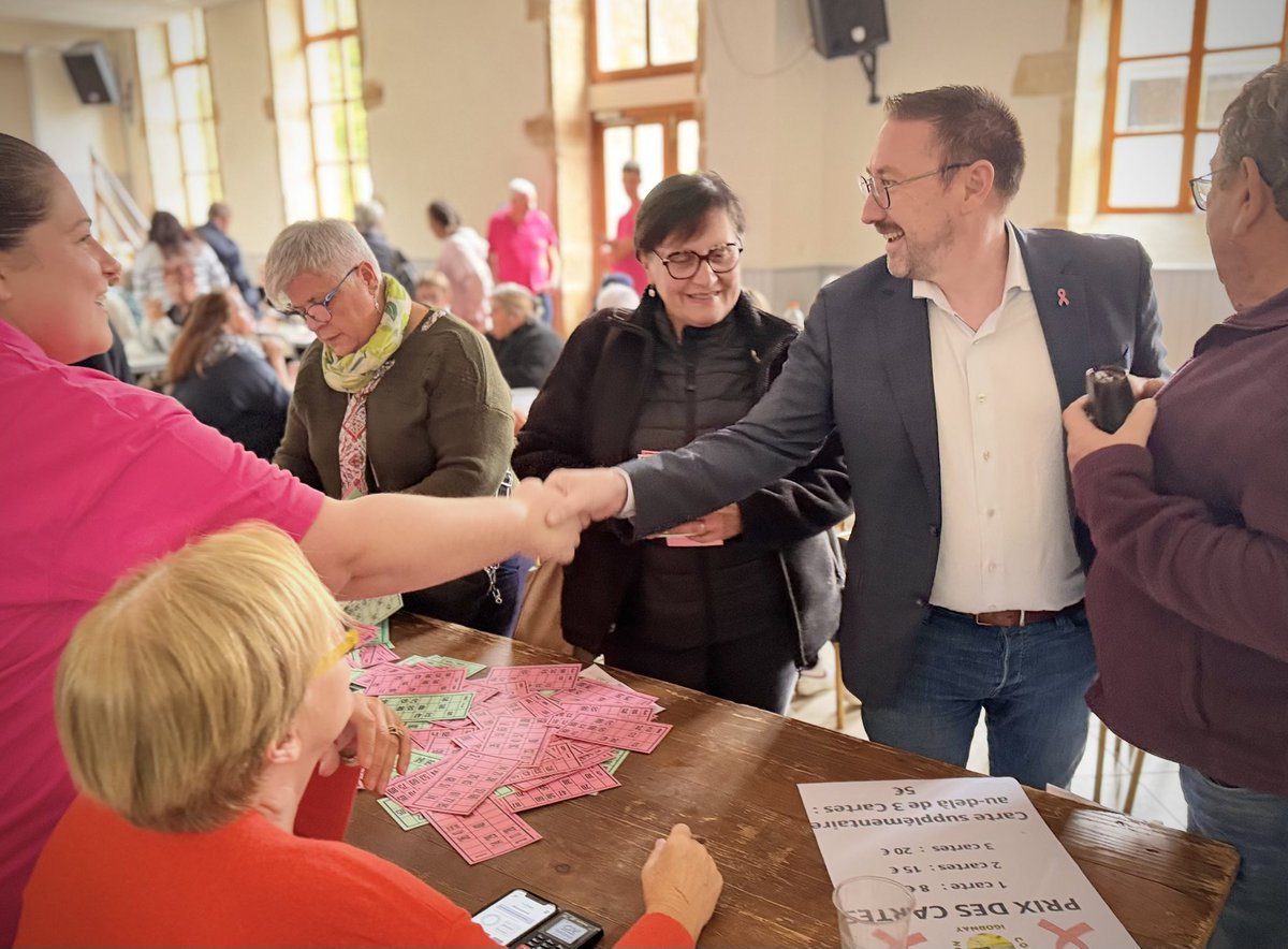 A_Dutremble's tweet photo. 🎉 Un beau moment de convivialité à Igornay à l’occasion du loto organisé par le Comité d’Animation d’Igornay. Heureux d’avoir participé à cet événement et d’avoir remis un lot à l’un des gagnants ! https://t.co/ZtXw8f9tx9