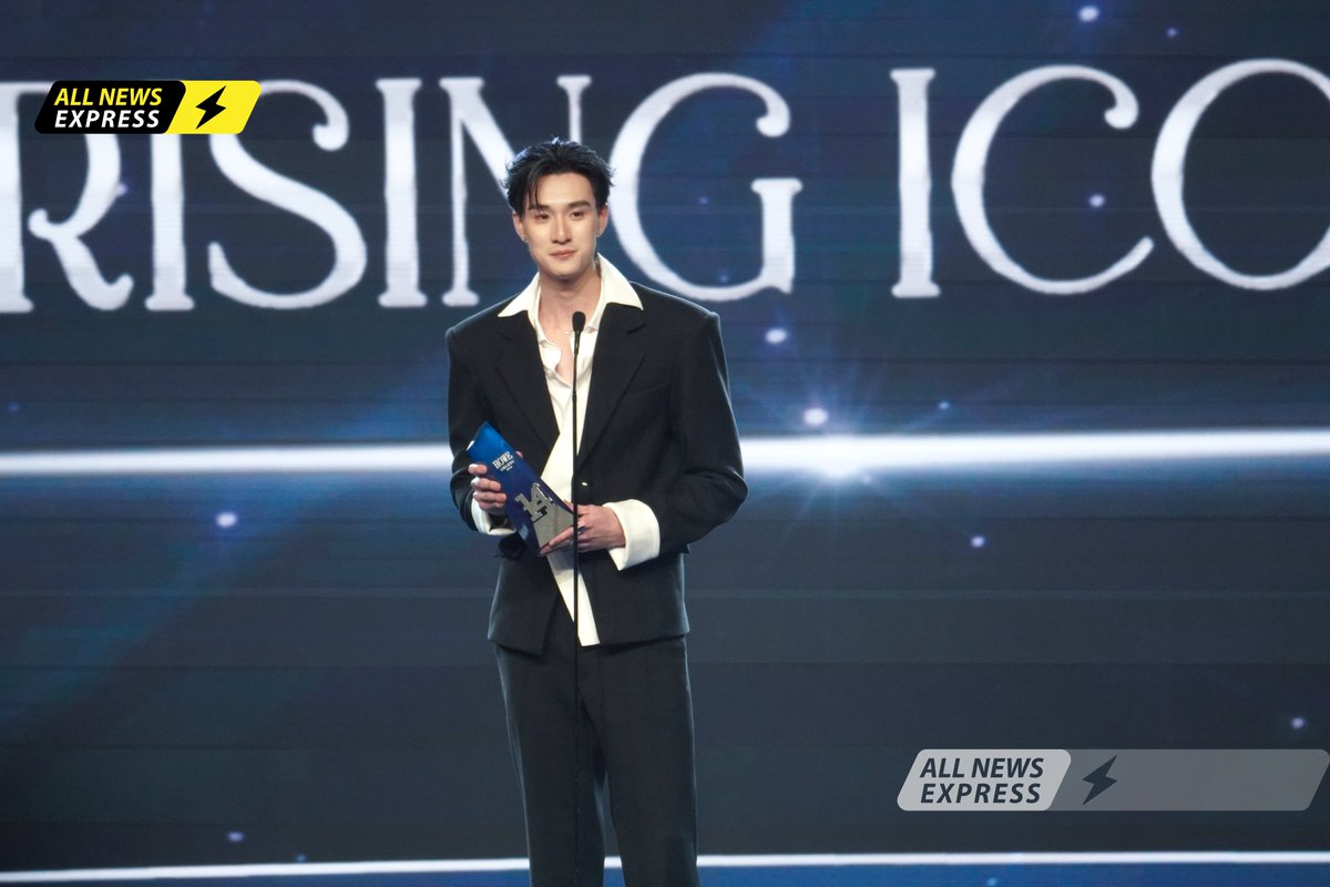 ALLNewsEXPRESS1's tweet photo. แสดงความยินดีกับ “ดิว - ธี”  #dewtee ที่ได้รับรางวัล “HOWE RISING ICON AWARD 2026” ในงาน
HOWE AWARDS 2026 🥳🥳

DEWTEE SHINES AT HOWE

#Dew_jsu #Tee_vtp
#ดิวธี #dewtee
#HOWEMAGAZINE
#HOWEAWARDS2026
#HOWEMAGAZINE https://t.co/RM2JbGVmDF