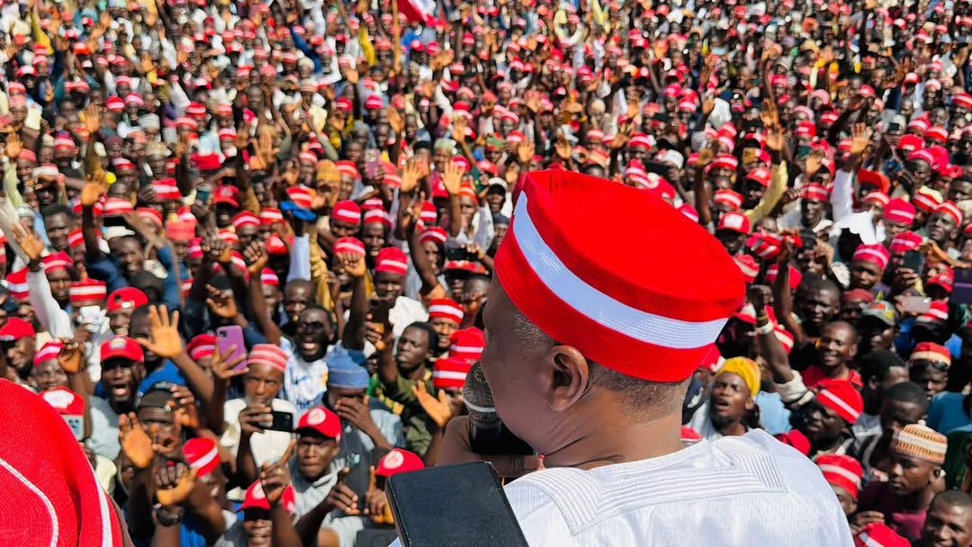 KwankwasoRM's tweet photo. Passed through Rogo Town today on my way from Kaduna and was met by a vibrant, enthusiastic crowd of supporters.

Deeply grateful for their warm hospitality and support.

Kwankwasiyya Amana! - RMK https://t.co/iyC0Ys167P