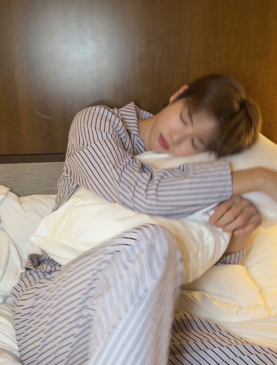 jsc_pics's tweet photo. 261020 riize x update with #sungchan 💤 https://t.co/nUYZjIYxnS