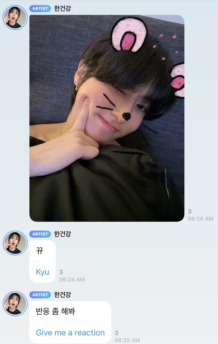 aitemaitem's tweet photo. ok but imagine jsng sending mnho a naked selfie in his bed bc he misses his bf and wants attention, except mnho is genuinely busy and doesn’t check his phone for hours. so jsng gets petty and goes, “fine. if you won't look at me, there are thousands who will. let's see what THEY— https://t.co/J3Qo8M0MEL