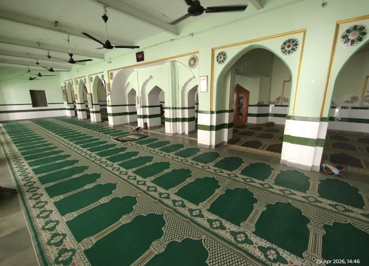 im_believer9's tweet photo. Dear @KirenRijiju the Waqf Amendment Act was passed in Parliament with claims of protecting Waqf properties. But the Race Course Mosque issue raises a serious question: If Waqf properties are truly being protected, why are such concerns still arising?
#RaceCourseMosque #Delhi https://t.co/dZRGGlM9NZ
