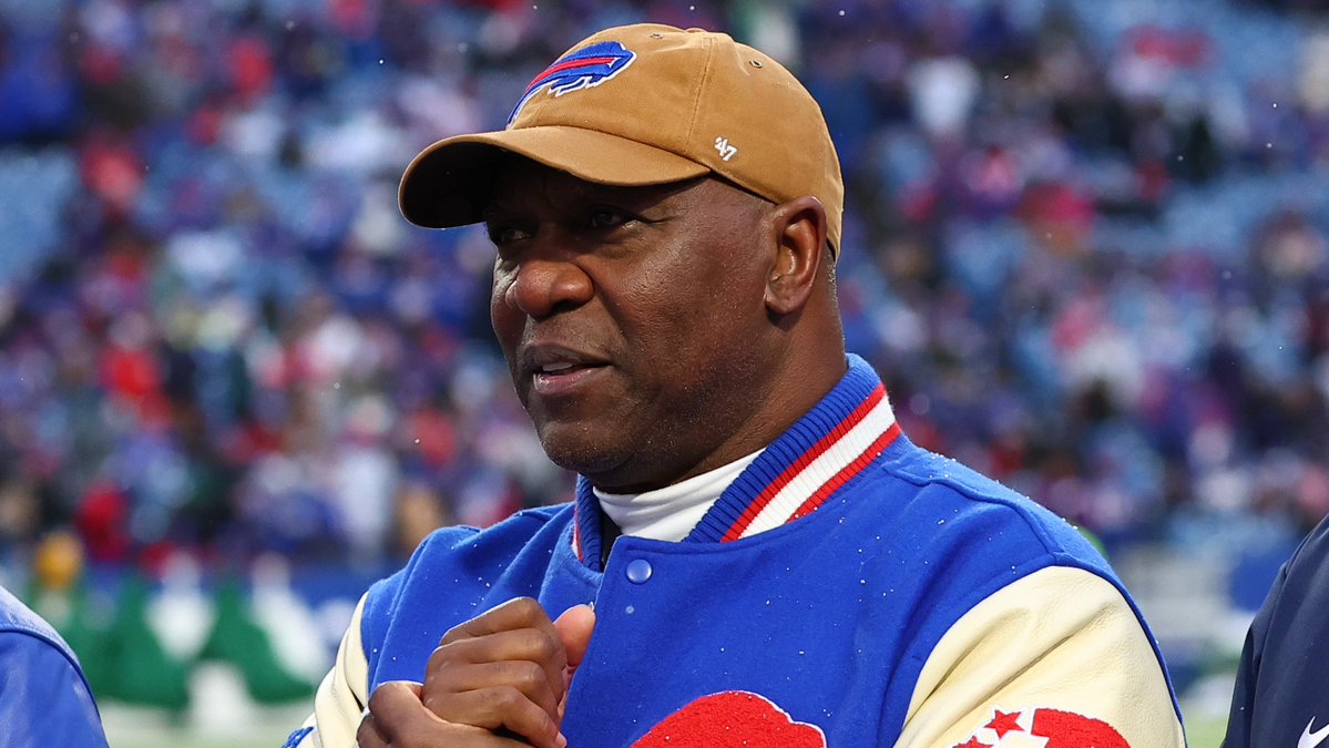 OneBillsLive's tweet photo. Kicking off the second hour of today's show is the Hall of Famer!

➡️Thurman Thomas joins the guys from Highmark Stadium, on set...next!

📺@MSGNetworks | 🎙️@BuffaloBills App | Bills Radio Network https://t.co/KqphFVmhsF