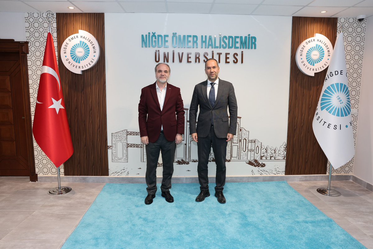 DrHasanUslu's tweet photo. Niğde Belediye Başkanı Sn. Emrah Özdemir bizleri ziyaret ettiler.

Nazik ziyaretleri ve hoş sohbetleri için Sn. Başkanımıza teşekkür ediyor, Niğde’miz ve şehrimizin gelişimi için yürüttüğü çalışmalarında başarılar diliyorum.

#NÖHÜ
#Niğde https://t.co/oNLYpJQ5ng