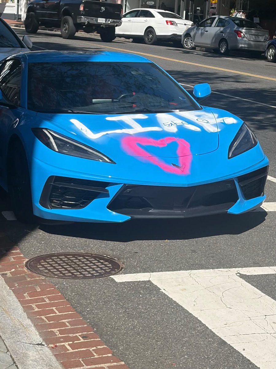 OverheardWDC's tweet photo. Spotted in Georgetown 👀 https://t.co/cHWe5KOnjF