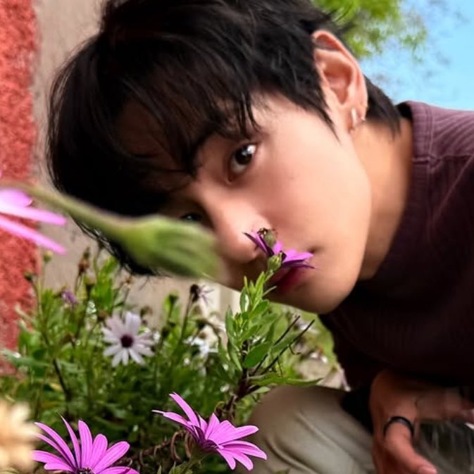 dailymilftae's tweet photo. my taepunzel 🌸 https://t.co/NMr0D2197V