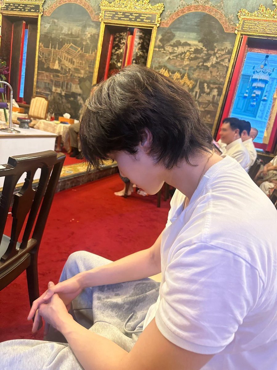 peachhlupp's tweet photo. huhu baby mbull ku☹️🫳🏻 i am here my dear always supporting u, u can lean on me im here for u. If the world ever turns its back on u, just remember that we are here, and we are truly, always proud of u. I will never grow tired of telling u that I love you so much, my baby bear🐻‍❄️🤍 https://t.co/NuhhycA3gU