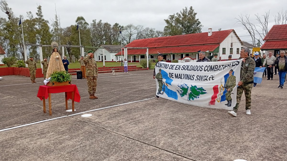 Ejercito_Arg's tweet photo. #Corrientes Veteranos de la Guerra de Malvinas del antiguo Regimiento de Infantería 12 visitaron el Grupo de Artillería de Monte 12 en Mercedes y rindieron homenaje a los caídos en el cenotafio.
#SentirLaPatria
@MinDefensa_Ar https://t.co/hvq6G6d1GG