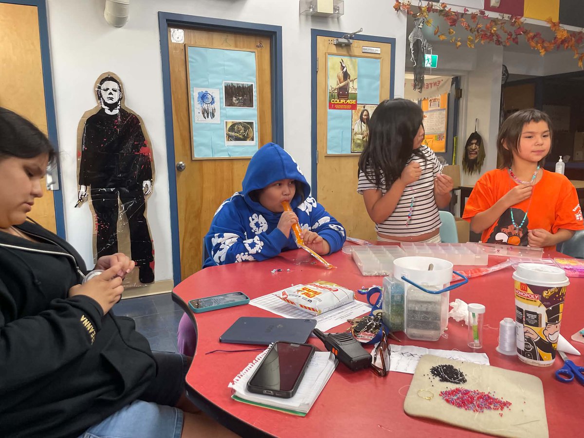 Rossbrook's tweet photo. Rossbrook House is open every day for ages 6 to 24. Children &amp; youth can drop in and always find someone to play a game of cards with or pool. There is also daily scheduled activities &amp; weekly outings.

#programs #dropin https://t.co/9RwRTzMLjP