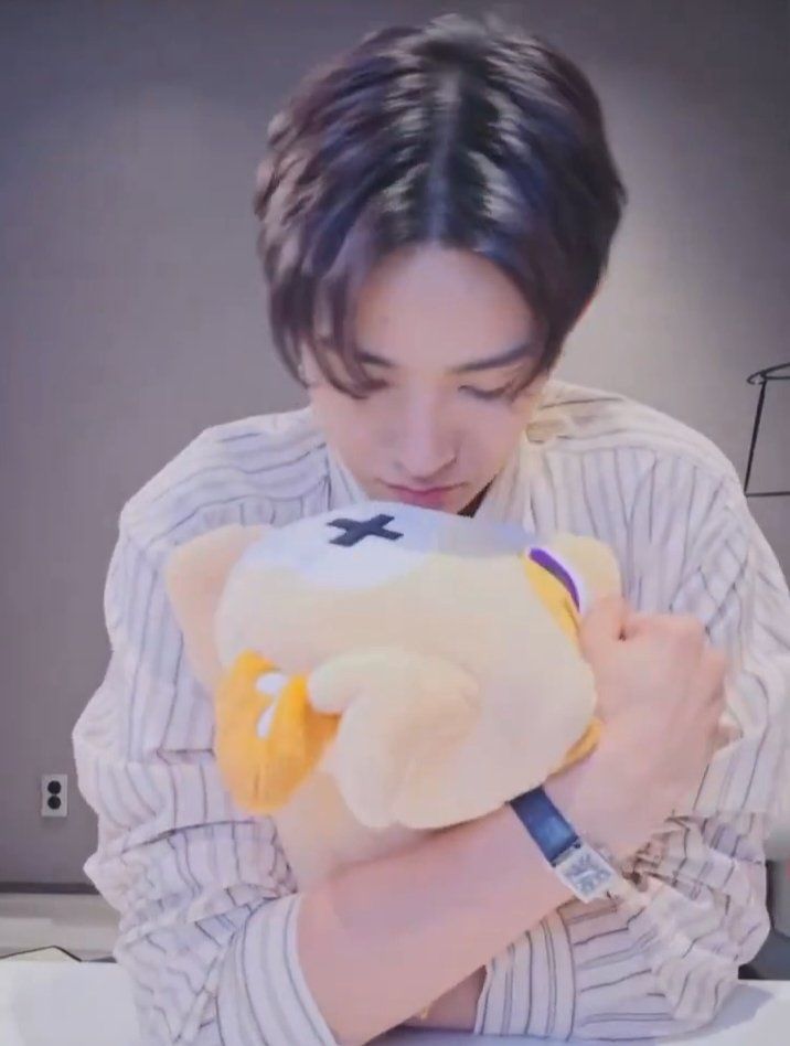 ppp_ppns's tweet photo. Sending you a big warm hug 🫱🐹🫲
vote #EVAN for #2026MAMAVOTE https://t.co/WVYOVLnxhB