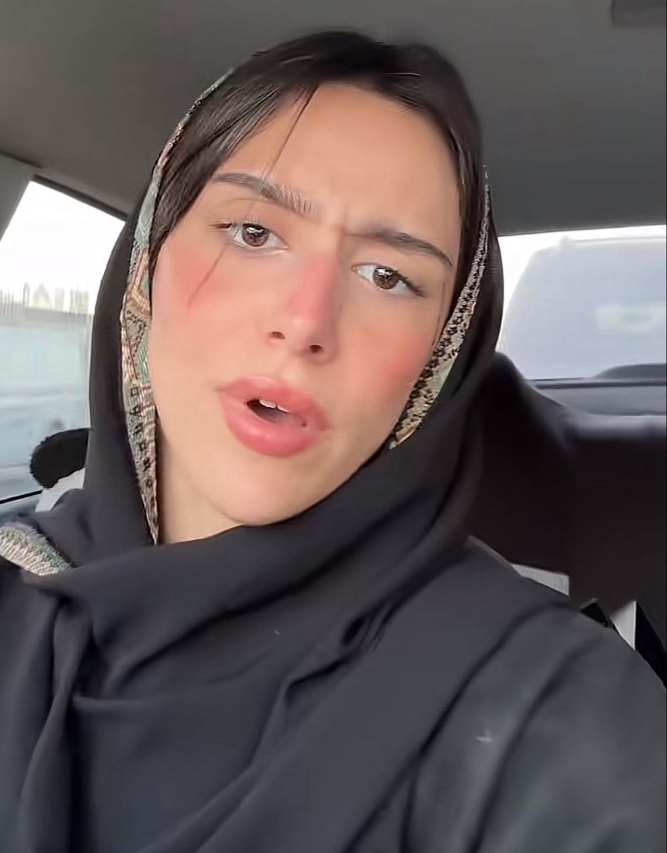18iy2iy's tweet photo. 🧚🏻‍♂️

مدري مين معصبها هنا بس الاكيد انها بتدعسه!

انتبه تخرخر🫦 https://t.co/NPzSJB89St