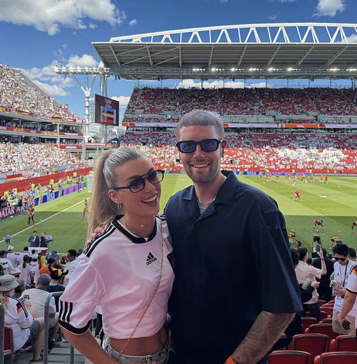 TouchlineX's tweet photo. 🚨 𝗡𝗘𝗪: Brighton manager Fabian Hürzeler has reportedly SECRETLY MARRIED his actress girlfriend Anna Karolin Berger during the recent international break.

The couple have been in a LONG-DISTANCE relationship, with Hürzeler working in Brighton and Berger based in Munich.

Berger is known for playing Larissa Mahnke in the German television series 'Storm of Love'.

Hürzeler was spotted wearing a wedding ring during Brighton's 5-0 victory over Crystal Palace on Sunday!

The news comes as Hürzeler enjoys an incredible start to the season, with Brighton currently sitting THIRD in the Premier League.