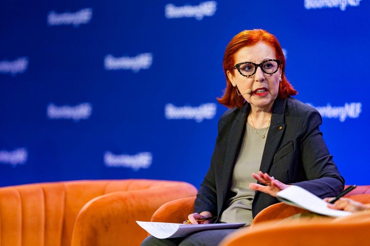 ambiente_pt's tweet photo. ⚡A Ministra do Ambiente e Energia foi convidada pela @BloombergNEF para a conferência BNEFSummit, em Londres, para falar sobre políticas públicas de Energia.

#BNEFSummit #Energy https://t.co/h5mtJ3e8GP