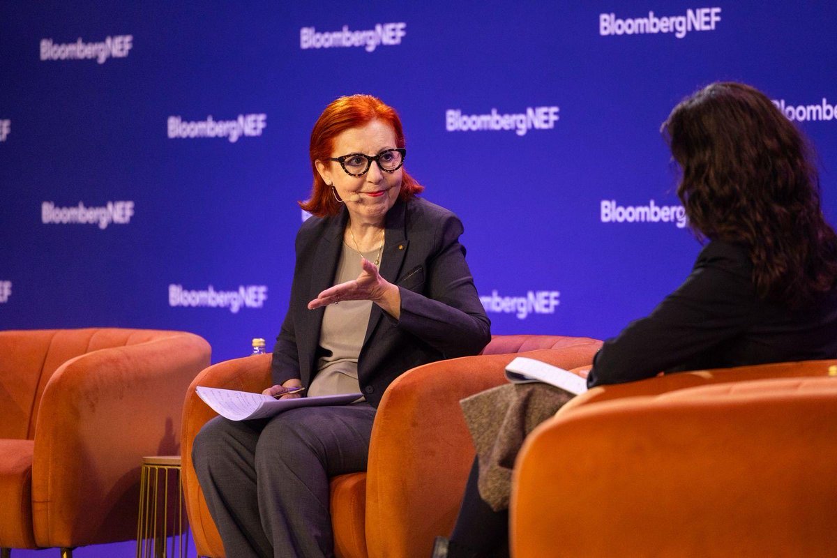 ambiente_pt's tweet photo. ⚡A Ministra do Ambiente e Energia foi convidada pela @BloombergNEF para a conferência BNEFSummit, em Londres, para falar sobre políticas públicas de Energia.

#BNEFSummit #Energy https://t.co/h5mtJ3e8GP
