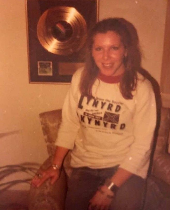 Skynyrd's tweet photo. They may have left us on this day in 1977… but the music and their spirit has never dissipated and only grows stronger and resonates throughout the world.. https://t.co/oJ6ssE5eJ4