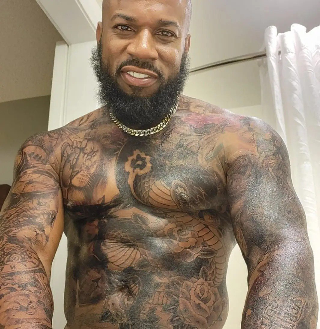JayBeCustom's tweet photo. I'm trying to get my friend Manny to come out of retirement 
🙏🏽😩😜🤩 
#fypシ゚viral #FYP #viralvídeo #viralreeĺs #BlackMen #blacked #muscle #muscleworship #muscledaddy #musclealpha #alpha #lgbt #lgbtq #hung #chudai #bigdick #strippers #malestripper #wataa #bnwo #bbcworship https://t.co/rCOMegmN7H