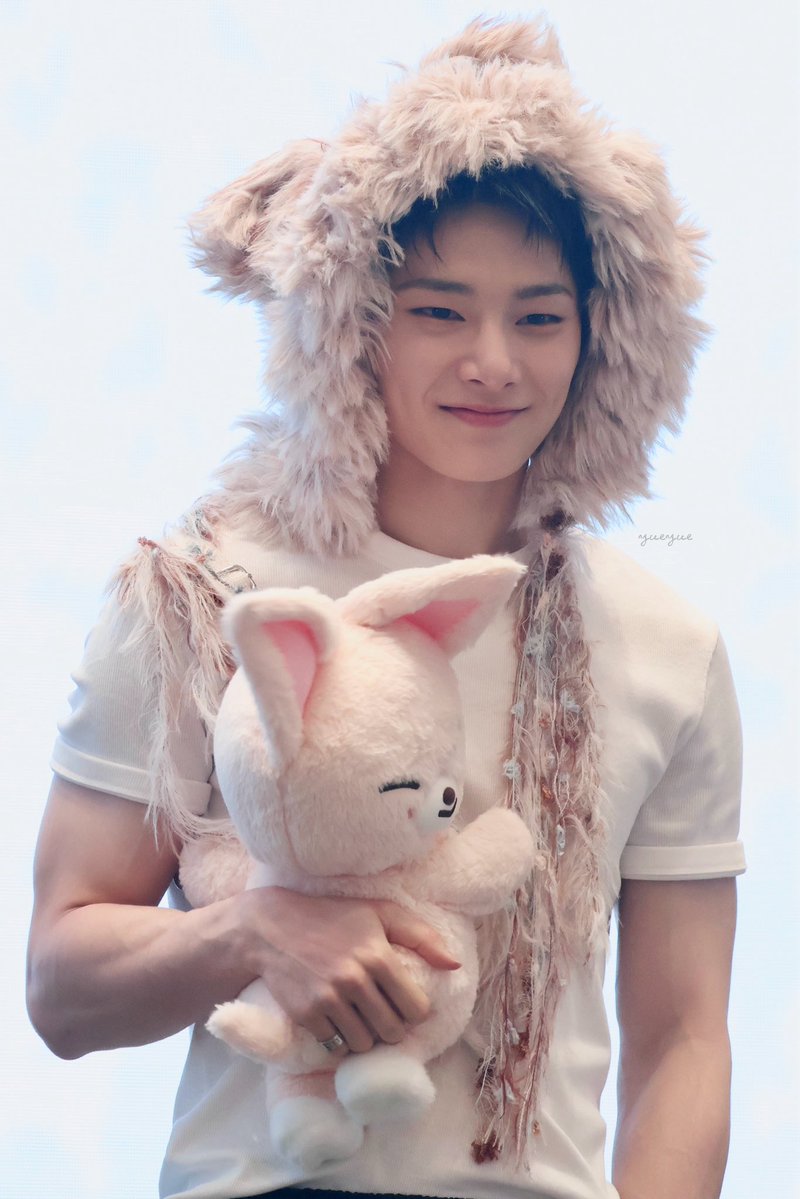 yueyuelovebread tweet picture