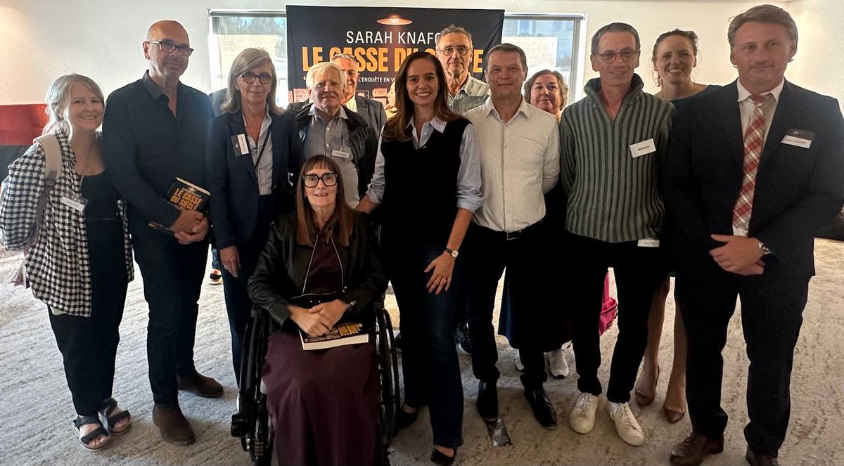 Reconquete_84's tweet photo. 🇫🇷 Le Vaucluse réuni autour de Sarah Knafo !

À Avignon, le bureau départemental de Reconquête Vaucluse était présent pour la dédicace de son livre Le casse du siècle.

Après plus de 400 dédicaces, toujours le sourire et une belle énergie !
Vive Reconquête ! 🇫🇷🇫🇷🇫🇷 https://t.co/rc43PsD53P