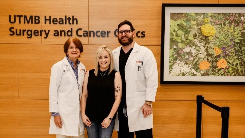 utmbhealth's tweet photo. Despite regular screenings, Rachel Compton received a breast cancer diagnosis in June 2025.

Now cancer-free, she shares how her family and @utmbhealth care team supported her through her journey.

Read Rachel’s story: https://t.co/yFCUYjFlyj https://t.co/jYOjQPUXLE
