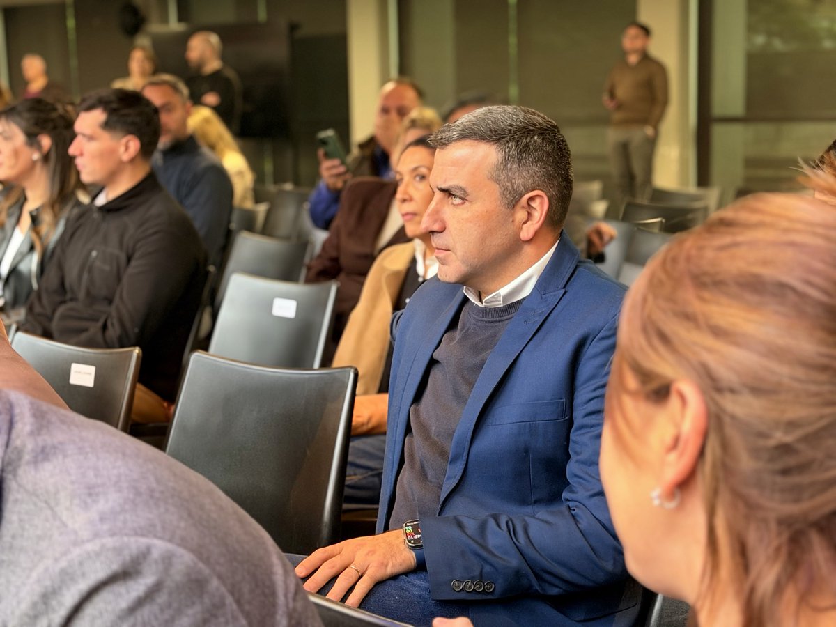 ARomanoNorri's tweet photo. Asistimos a la presentación de de ALI (Agente Legislativo Inteligente), una herramienta de inteligencia artificial realizada en convenio con la Universidad Nacional de Tucumán, y desarrollado por el Laboratorio de Inteligencia Artificial de la Facultad de Derecho y Ciencias Sociales. 

La incorporación de nuevas tecnologías permite avanzar en la modernización de las instituciones y facilitar el acceso a la información legislativa