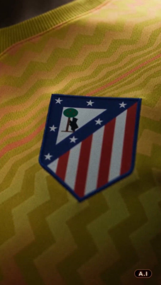 AtleticoDesign_'s tweet photo. @Atleti no sabía que teníamos un oso tetraplegico en el escudo, puta IA. https://t.co/sqfw2SV0vs