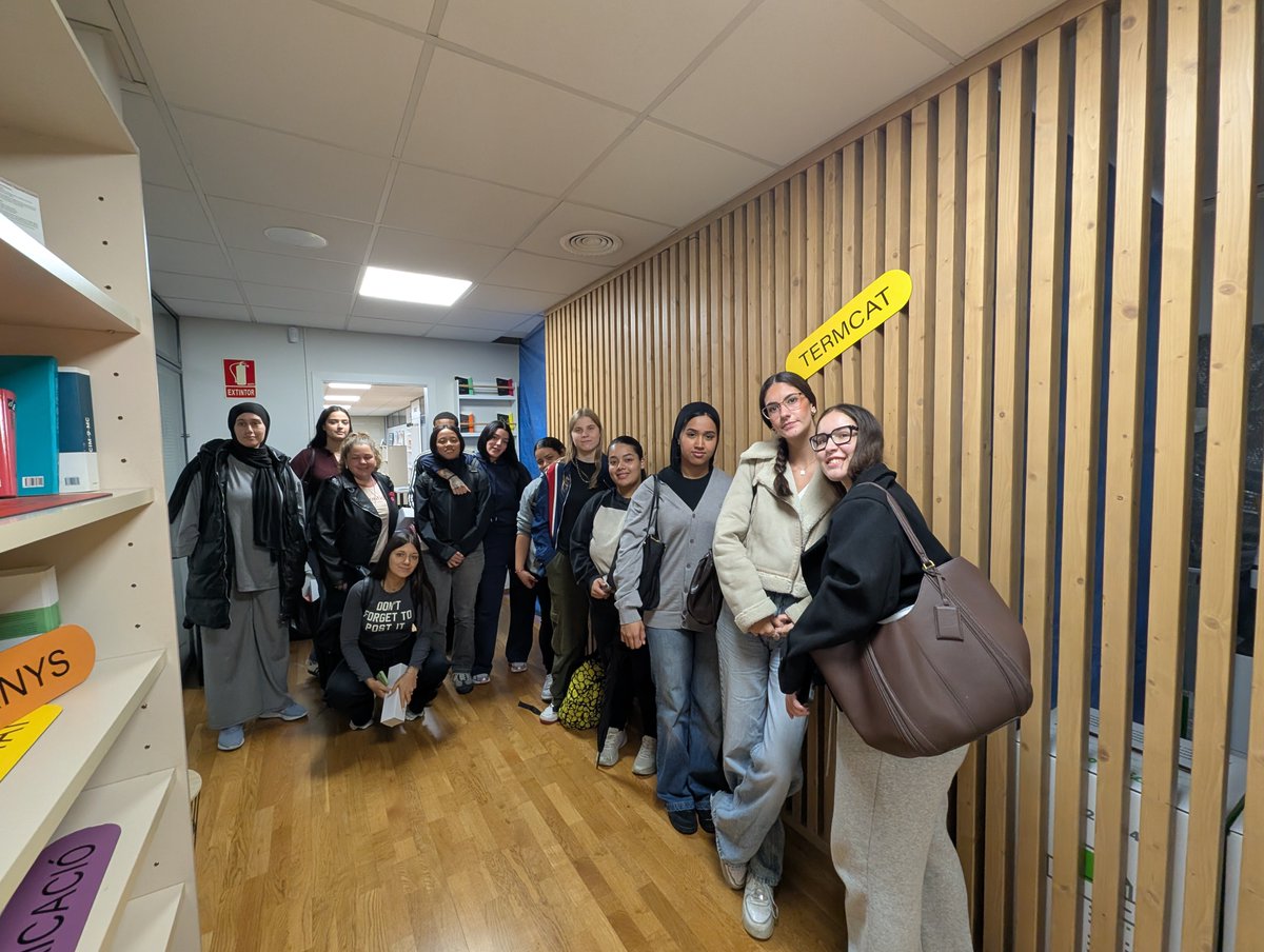 etpxavier's tweet photo. Els alumnes de 2n Farmàcia A hem visitat el Termcat! Hem après sobre els termes clau per a la pràctica farmacèutica, especialment el Lèxic de Fàrmacs. Gràcies al gran equip del @termcat per la seva dedicació!

 #Farmàcia #Termcat #2nfarmaetpx #etpxavier https://t.co/yKqjIZ1bkj