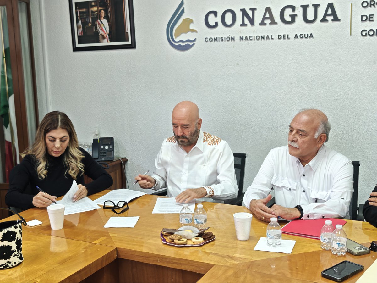 ConaguaOCGNte's tweet photo. Conagua y la Secretaría de Recursos Hidráulicos de Tamaulipas realizaron una reunión de trabajo para establecer acuerdos sobre el uso eficiente del agua en beneficio de los usuarios de El Nacimiento, del Distrito de Riego 002 Mante, así como de Grupo Pantaleón e Ingenio Mante. https://t.co/dSO0zNL7L7