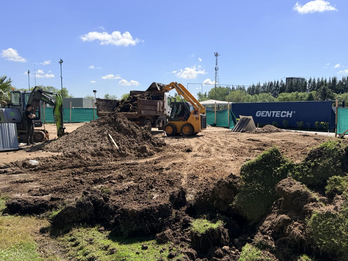 afa's tweet photo. Continúan desarrollándose nuevas obras edilicias en el Predio Lionel Messi.

✔️ Gimnasio vidriado para la #SelecciónMayor
✔️ Oficinas de usos múltiples para CTs
✔️ Reemplazo de césped sintético en campo alternativo
✔️ Nuevo campo de entrenamiento de césped natural

📰 https://t.co/impBwMQIb9
