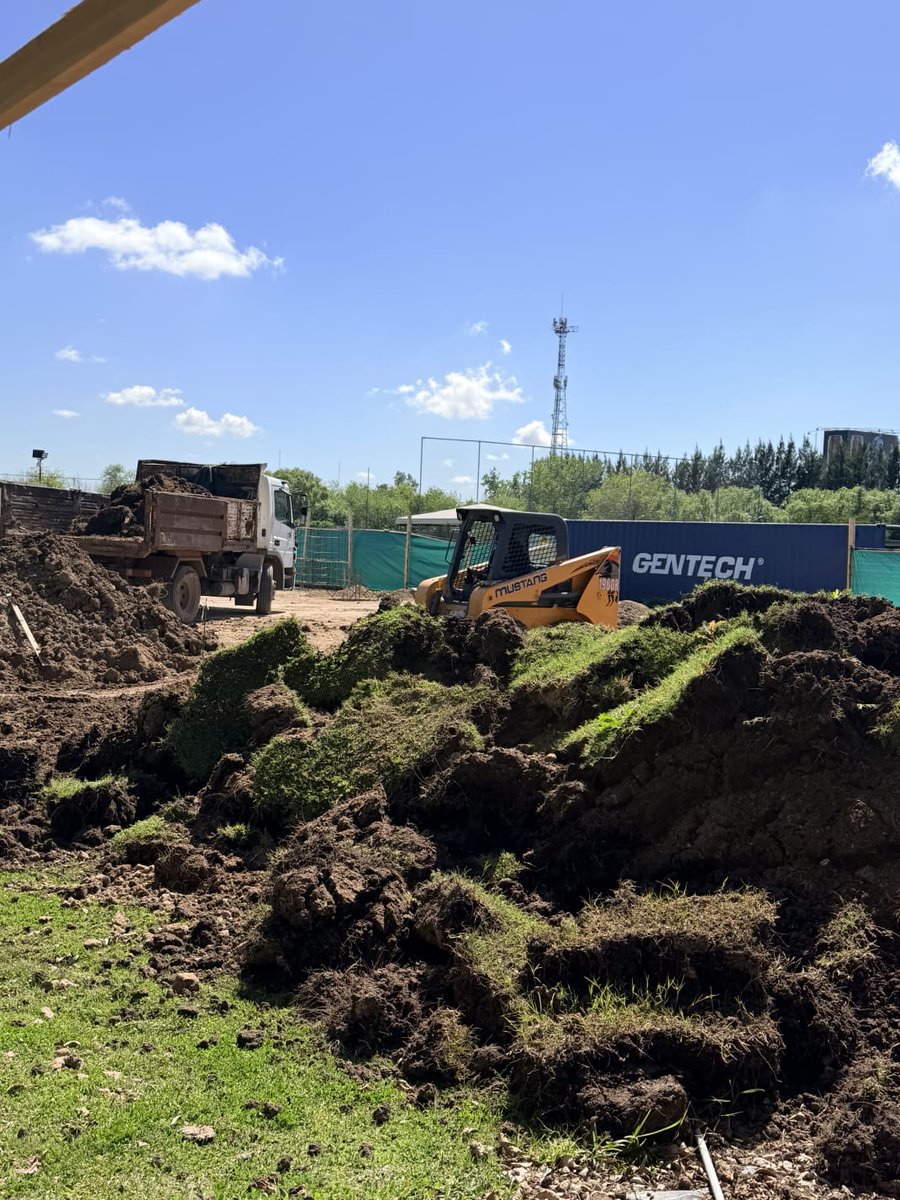 afa's tweet photo. Continúan desarrollándose nuevas obras edilicias en el Predio Lionel Messi.

✔️ Gimnasio vidriado para la #SelecciónMayor
✔️ Oficinas de usos múltiples para CTs
✔️ Reemplazo de césped sintético en campo alternativo
✔️ Nuevo campo de entrenamiento de césped natural

📰 https://t.co/impBwMQIb9