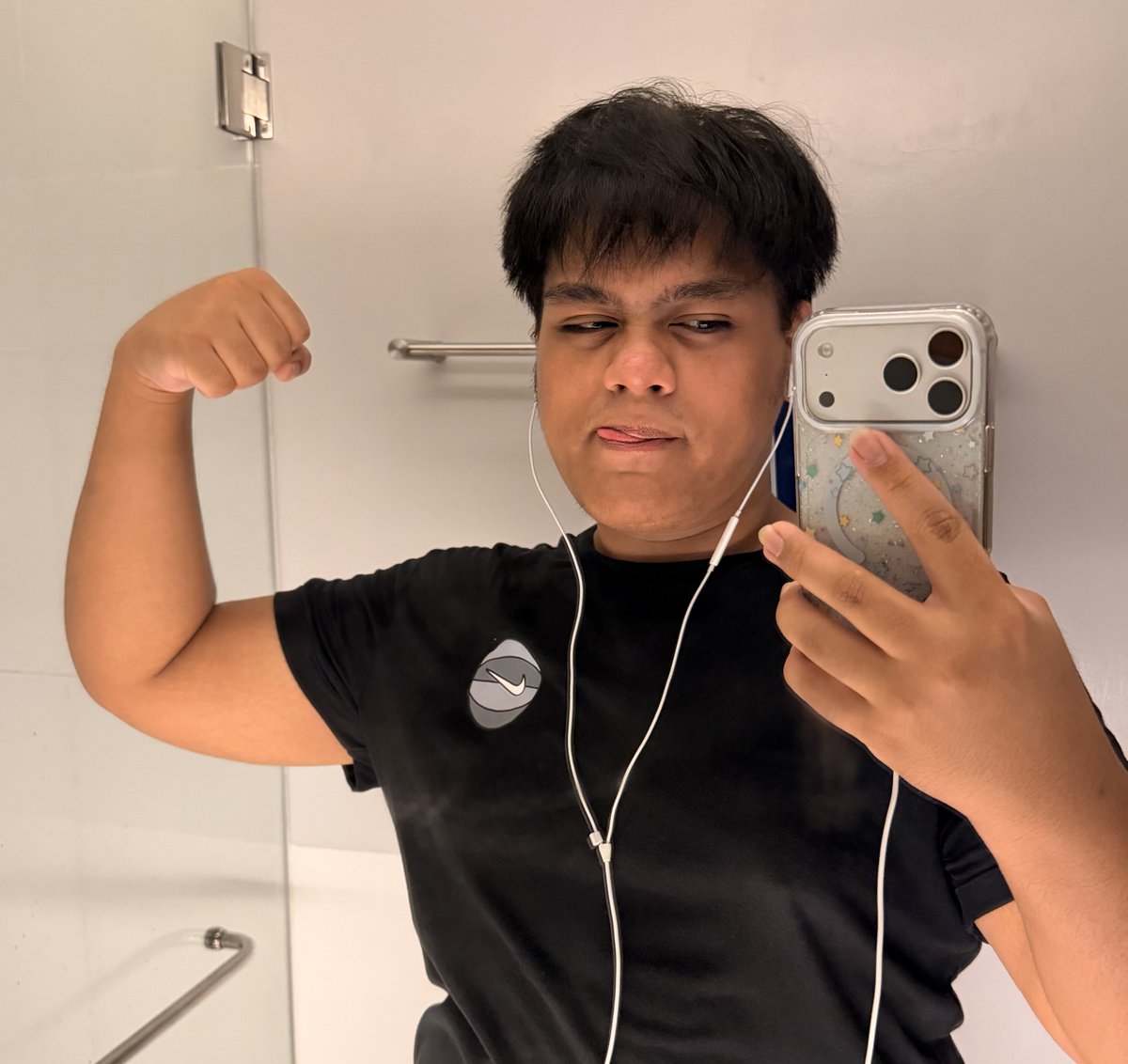 flownver's tweet photo. i hope i get buff like oomf soon https://t.co/V7q97QwMB6