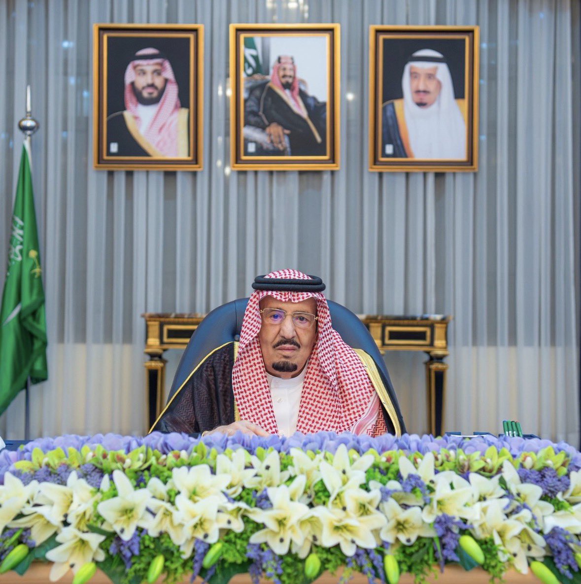 ksaprincess11's tweet photo. وانا بظل الله ثم بظل مريف 
ظل الملك سلمان جزل الوفاده 
الله يحفظك لنا يارب 💚 https://t.co/rBILrnUQXF