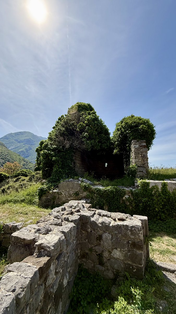 KeensDesign's tweet photo. Known as the “Montenegrin Pompeii,” this sprawling open-air museum features roughly 600 structures—from Venetian lion gates and medieval churches to Ottoman clock towers and stone aqueducts (stari kameni grad). 🏛️

@bar.travel #OldBar #StariBar #OldBarFortress #Montenegro https://t.co/KR9oTwn5k2