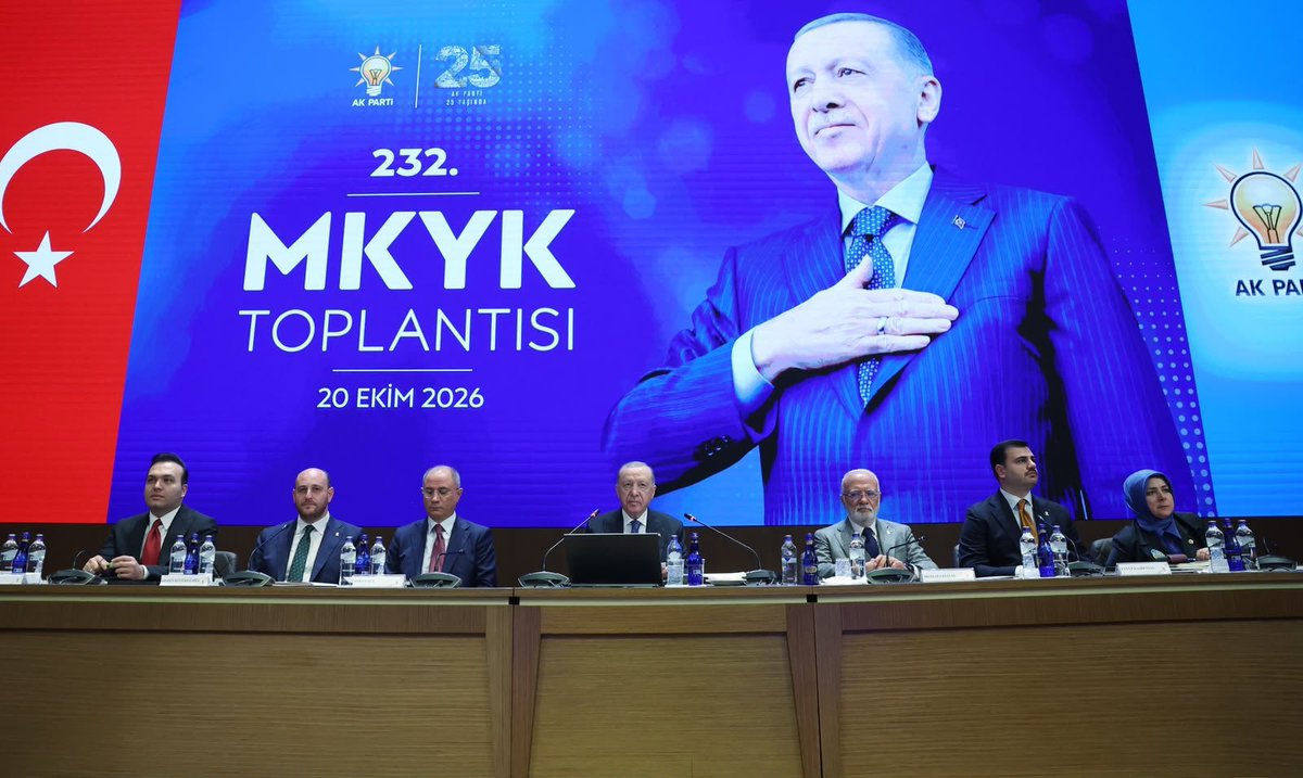 ztarikdaroglu's tweet photo. 📍AK Parti Genel Merkez

Cumhurbaşkanımız Sayın @RTErdogan’ın başkanlığında düzenlenen AK Parti MKYK toplantısına katılım sağladık.

Toplantıda alınan kararların ülkemiz ve milletimiz adına hayırlara vesile olmasını temenni ediyorum. https://t.co/6Glk88orC7