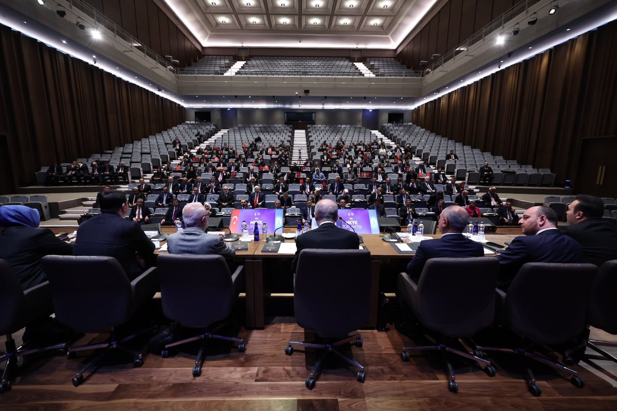 ztarikdaroglu's tweet photo. 📍AK Parti Genel Merkez

Cumhurbaşkanımız Sayın @RTErdogan’ın başkanlığında düzenlenen AK Parti MKYK toplantısına katılım sağladık.

Toplantıda alınan kararların ülkemiz ve milletimiz adına hayırlara vesile olmasını temenni ediyorum. https://t.co/6Glk88orC7