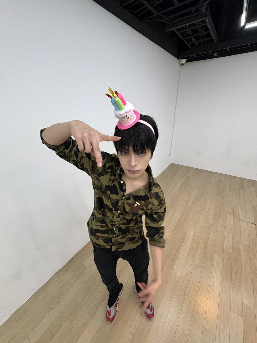 xikers_official's tweet photo. [#유준] 최고의 래퍼 찬찬아 생일 축하하고 앞으로도 형이랑 재밌게 놀자꾸나🥳🎉🎉
#xikers #싸이커스 https://t.co/NDuqGqRjwQ