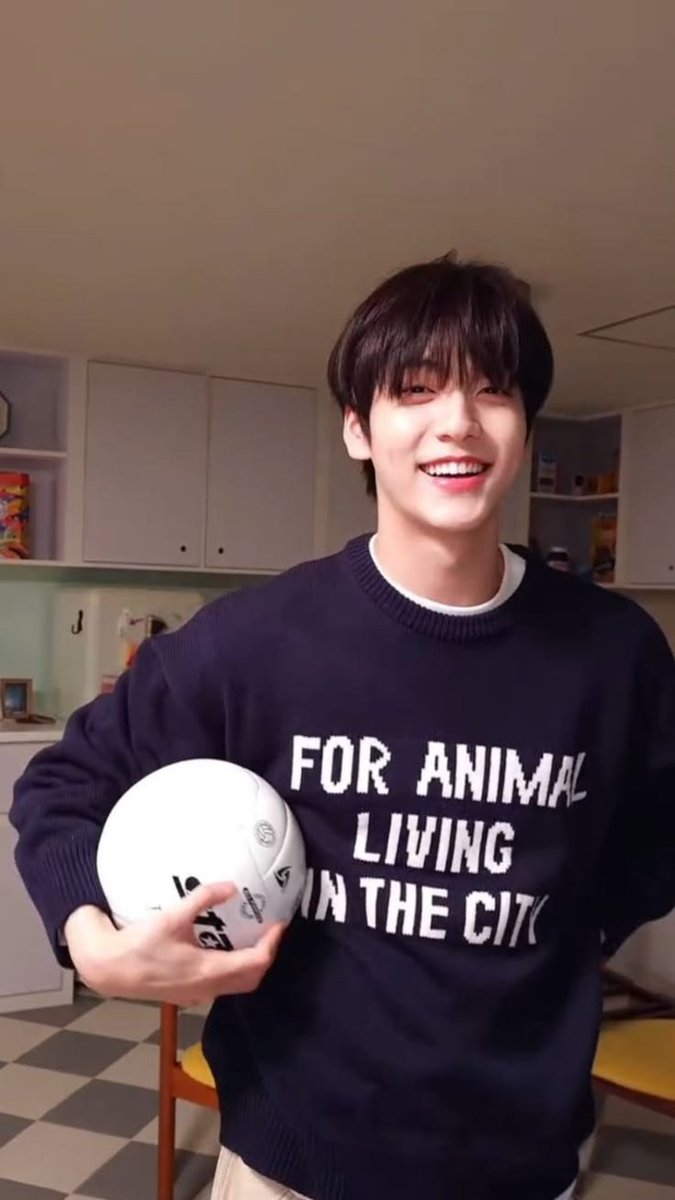 gyyu_03's tweet photo. soobin bunny with the cutest smile..I wish his smile never fades.. our soobin best leader 🤏🏻🐰
soobin best idol
soobin best singer
soobin pretty
soobin bunny
soobin kind
#AlwaysWithSoobin https://t.co/0yocIQ9jmJ