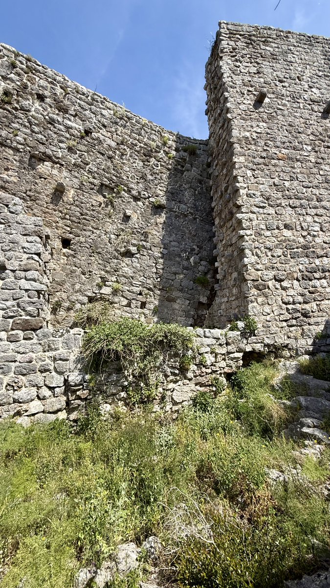 KeensDesign's tweet photo. Perched dramatically on a rocky cliffside at the foot of Mount Rumija, the Old Bar Fortress (Stari Bar) spans 4.5 hectares of pure, multi-layered history. 🇲🇪

@bar.travel #OldBar #StariBar #OldBarFortress #Montenegro #BarMontenegro https://t.co/MWh4shxbOP