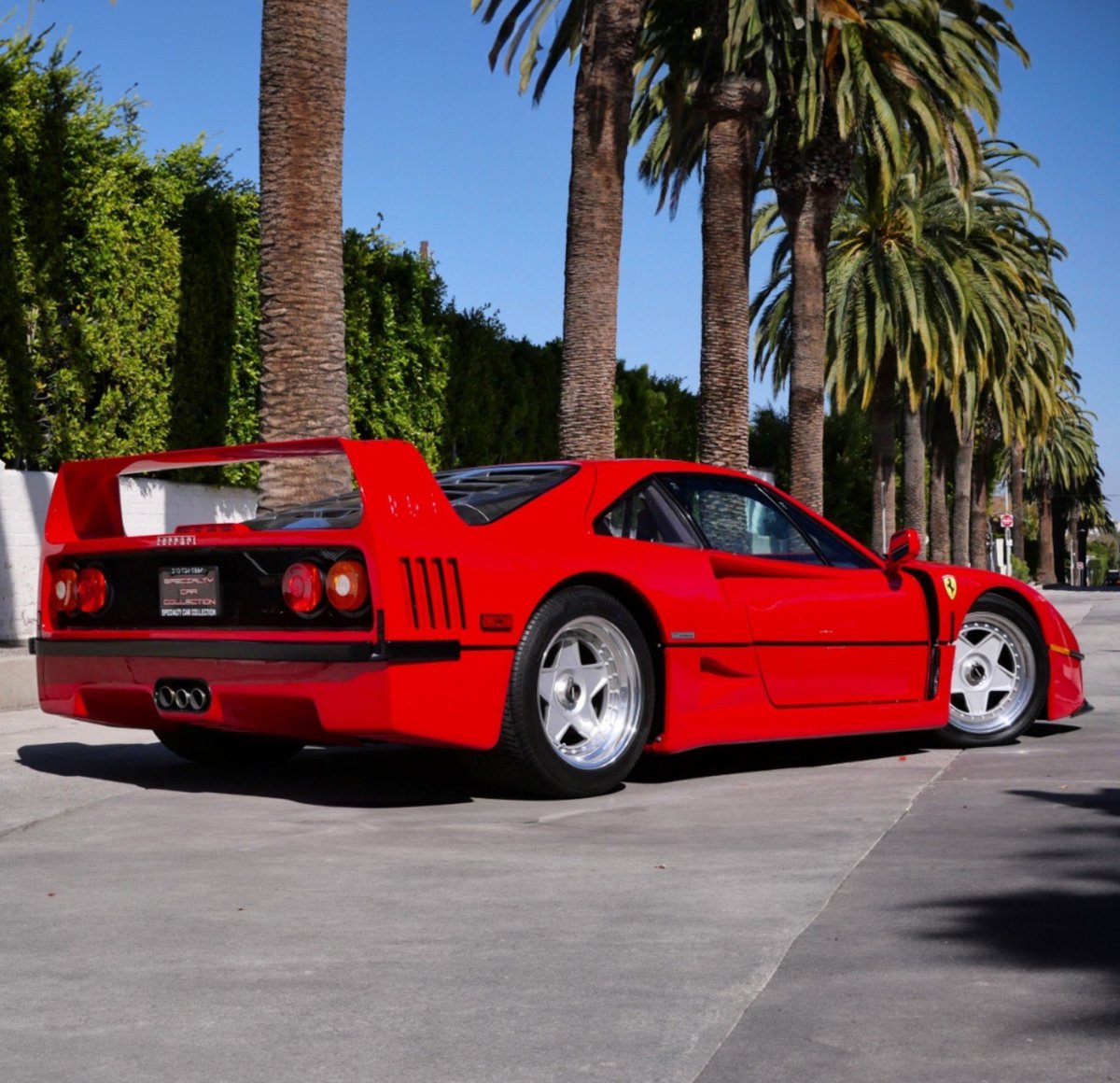 DailyFerrariTM's tweet photo. $2.2 Mil Ferrari F40 US spec 1 of 213 https://t.co/uIfFBbMf76