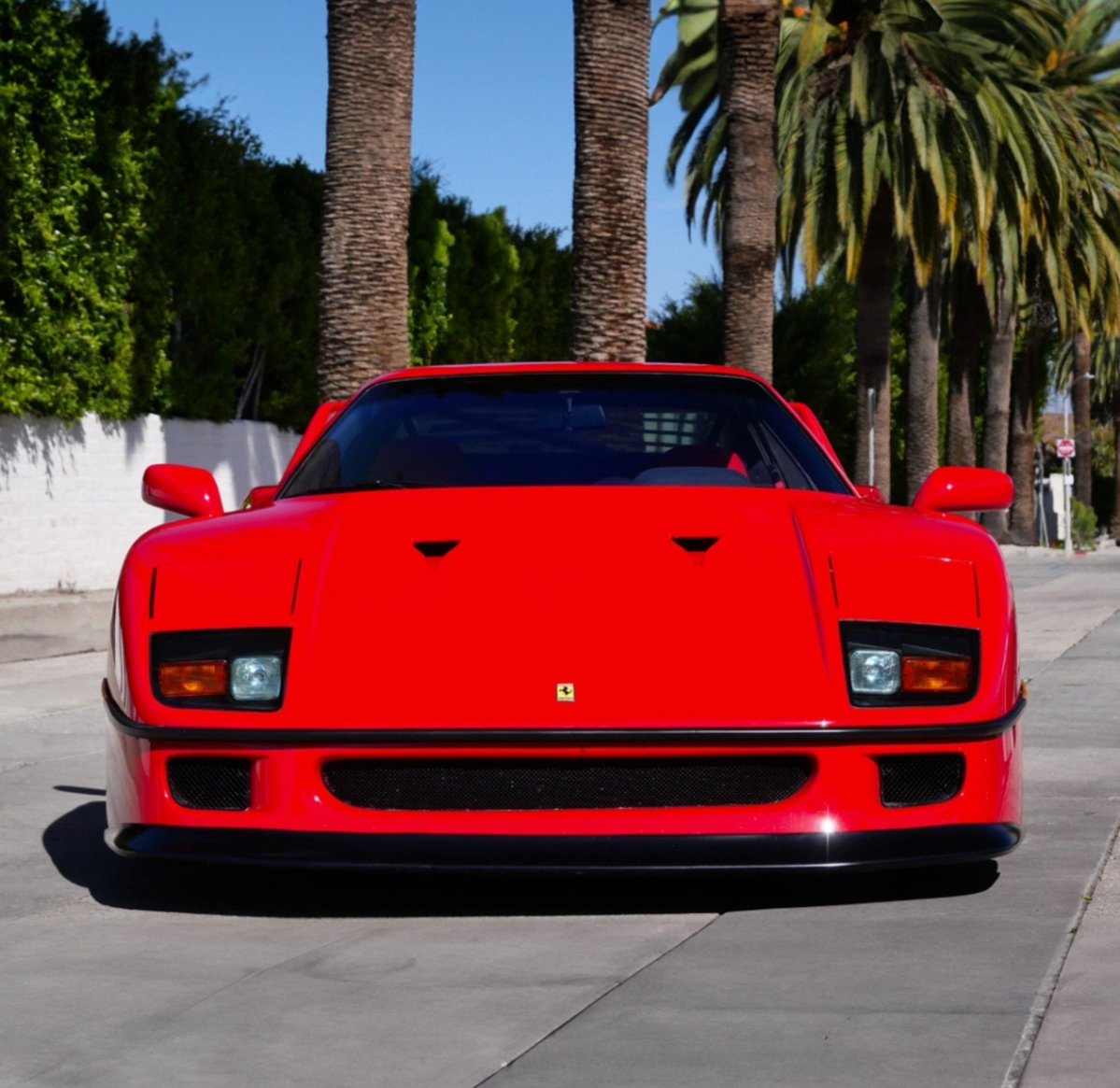 DailyFerrariTM's tweet photo. $2.2 Mil Ferrari F40 US spec 1 of 213 https://t.co/uIfFBbMf76