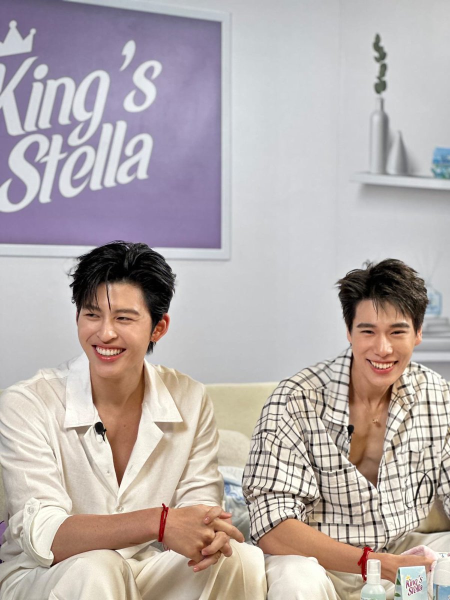 ppwblom's tweet photo. them being all focused and domestic together... married couple vibes 😭💙

#PondPhuwin #ppnaravit #phuwintang #PPNWT #KingsStella #GMMTV https://t.co/a7Eu4aTBmD