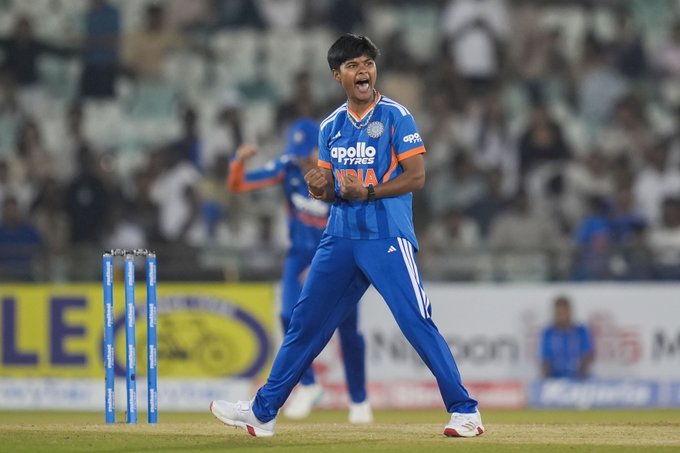 Wicket off the very first ball 😌  Super start for Kranti Gaud! ☝️