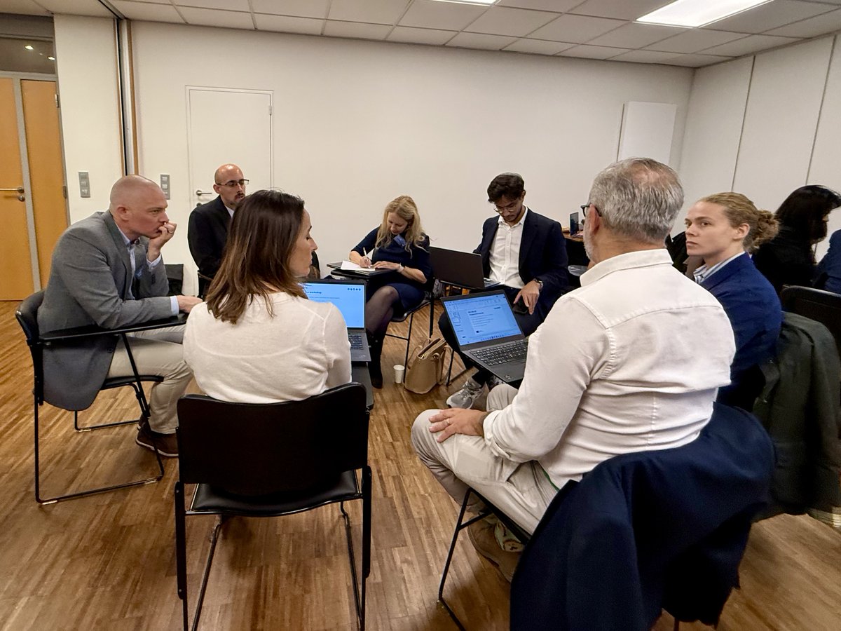 h2blueproject's tweet photo. Last week in Brussels, H2BLUE hosted its synergy workshop alongside @PLOCAN, @ClusterCMC, @Consulta_Europa &amp; @agenciaiisi

Connecting regional ecosystems to build a complete #GreenHydrogen value chain for the blue economy under the #I3Instrument 🇪🇺

#BlueEconomy #SMESupport https://t.co/YXzl63fhso