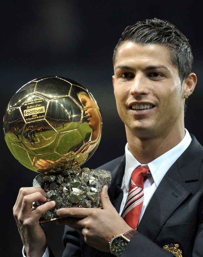 TouchlineX's tweet photo. 🚨 𝗡𝗘𝗪: Cristiano Ronaldo's ICONIC 2008 season is LEADING the voting for the Ballon d'Or Of All Time (B.O.A.T.)! 🐐✨

The special vote allows fans to choose the GREATEST individual Ballon d'Or-winning season in football history, with only players who have won the award at least twice eligible.

Ronaldo's legendary 2008 campaign is competing against iconic seasons from Lionel Messi, Ronaldo Nazário, Johan Cruyff, Ronaldinho and more football legends.

💰 Voting costs €1.
🗳️ Voting closes October 27.
🏆 Results announced October 28.
